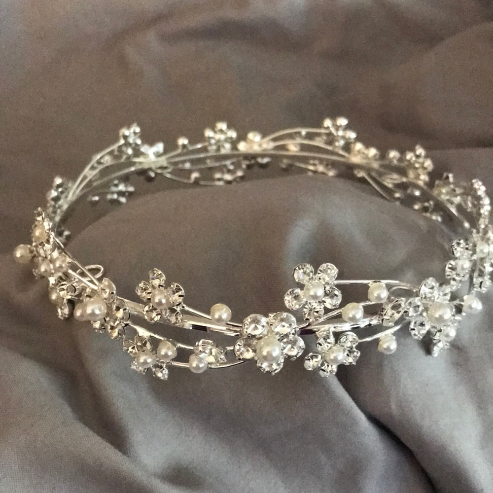 David’s bridal tiara/bun wrap NWOT
